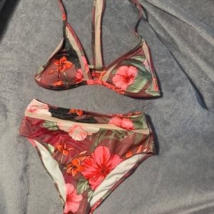 Pink by Victoria’s Secret bathing suit set ✨